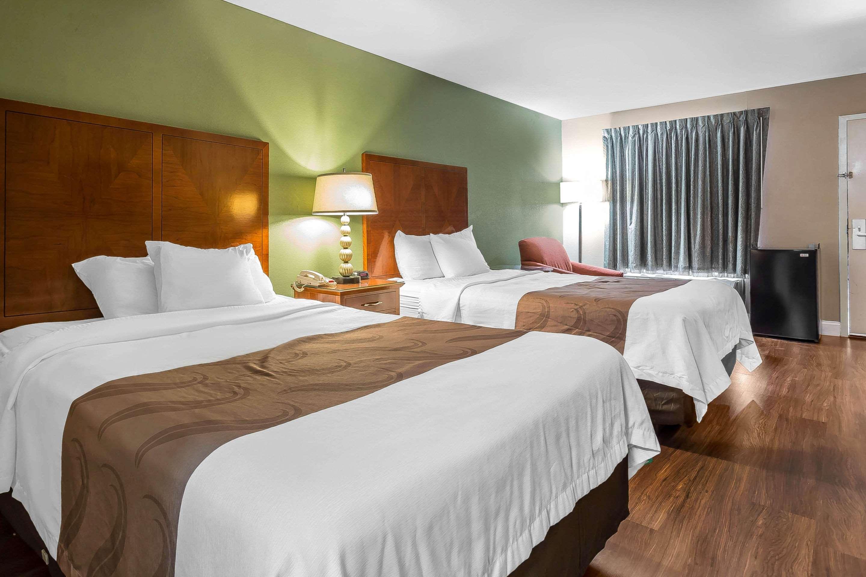 Quality Inn & Suites Near Robins Air Force Base Уорнър Робинс Екстериор снимка