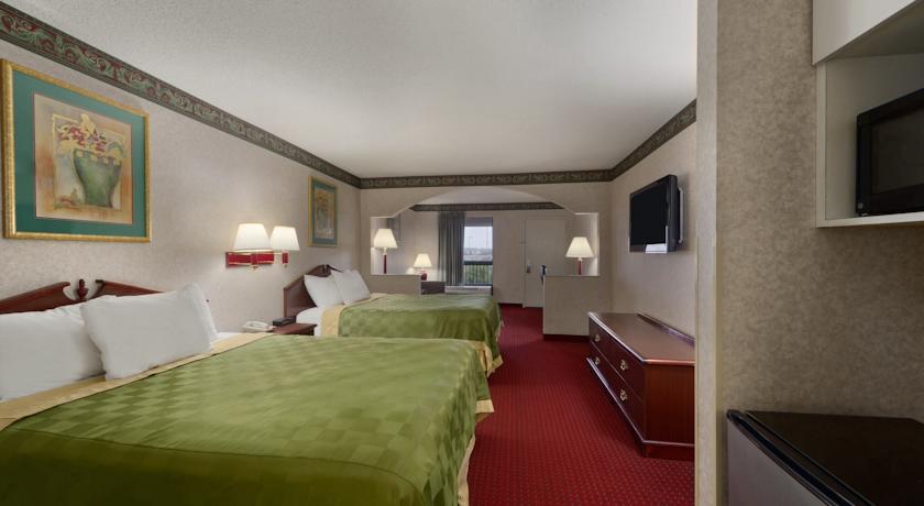 Quality Inn & Suites Near Robins Air Force Base Уорнър Робинс Екстериор снимка