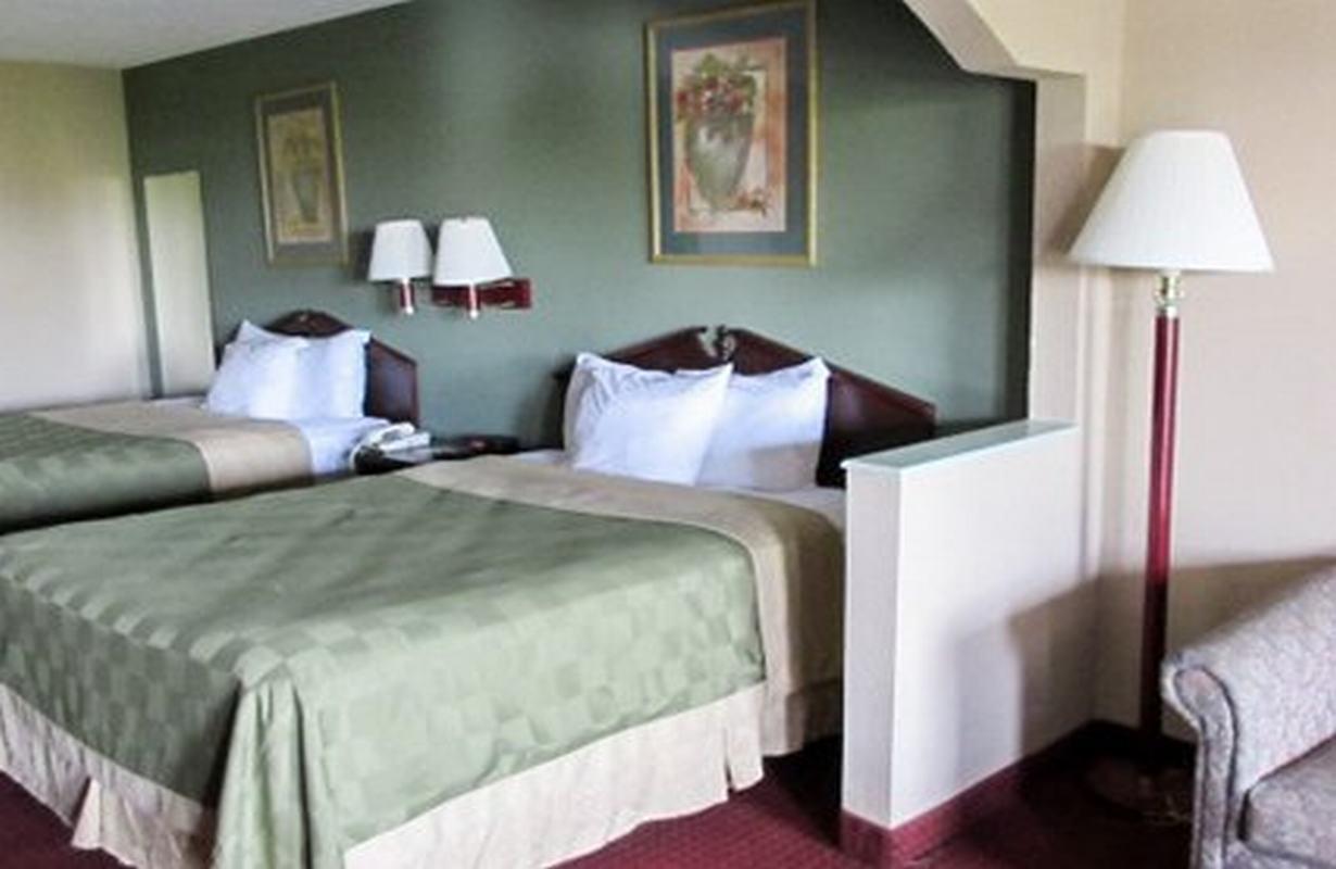 Quality Inn & Suites Near Robins Air Force Base Уорнър Робинс Екстериор снимка