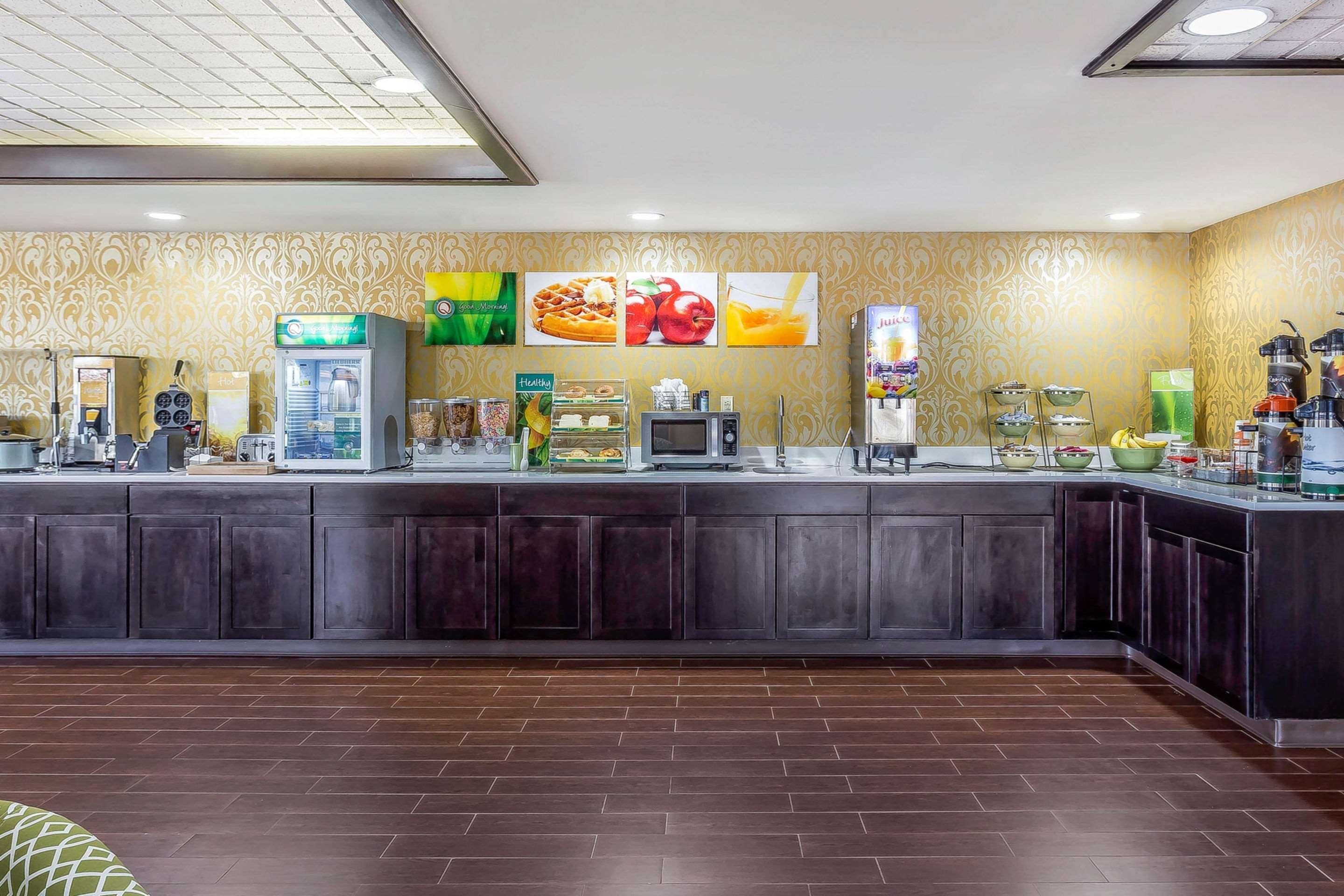 Quality Inn & Suites Near Robins Air Force Base Уорнър Робинс Екстериор снимка