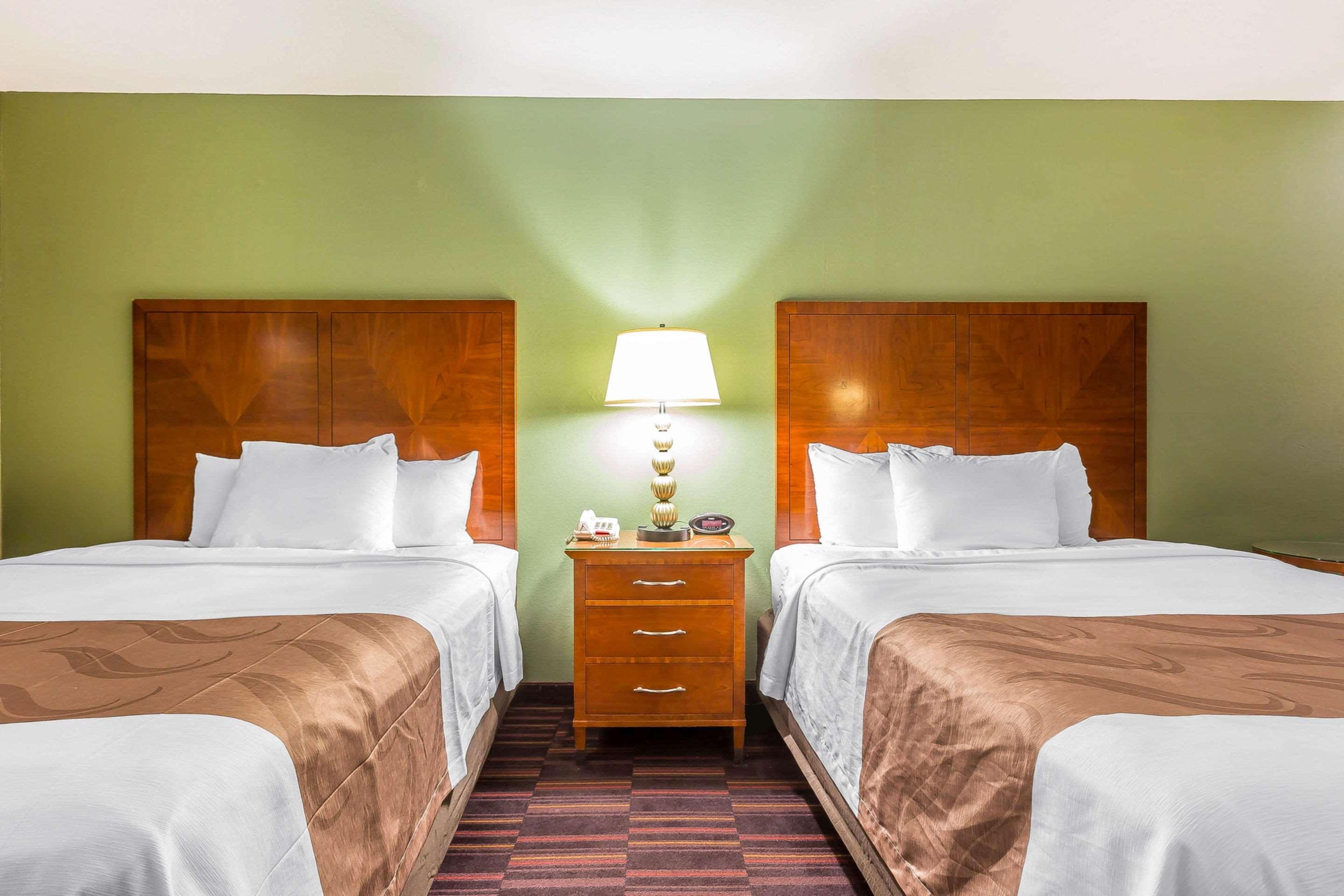 Quality Inn & Suites Near Robins Air Force Base Уорнър Робинс Екстериор снимка