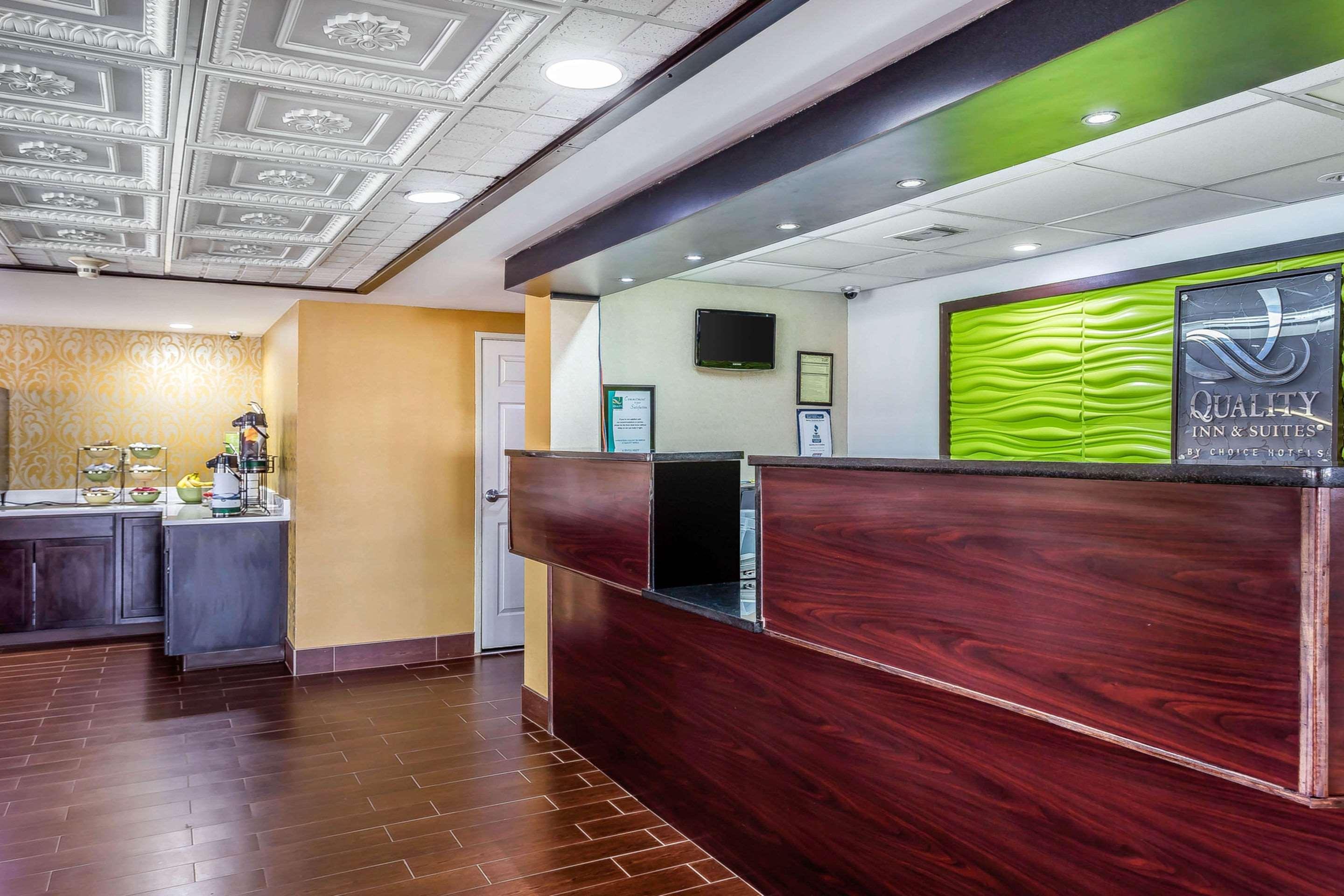 Quality Inn & Suites Near Robins Air Force Base Уорнър Робинс Екстериор снимка