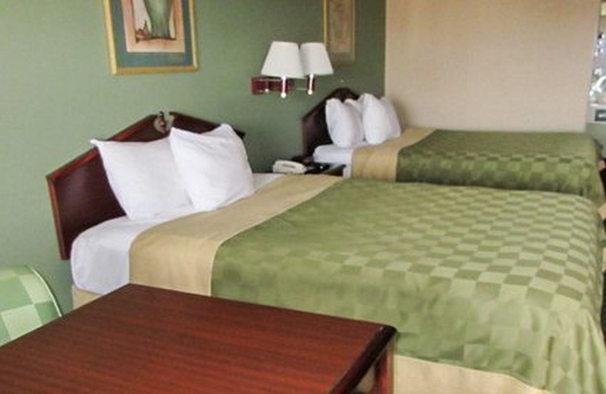 Quality Inn & Suites Near Robins Air Force Base Уорнър Робинс Екстериор снимка