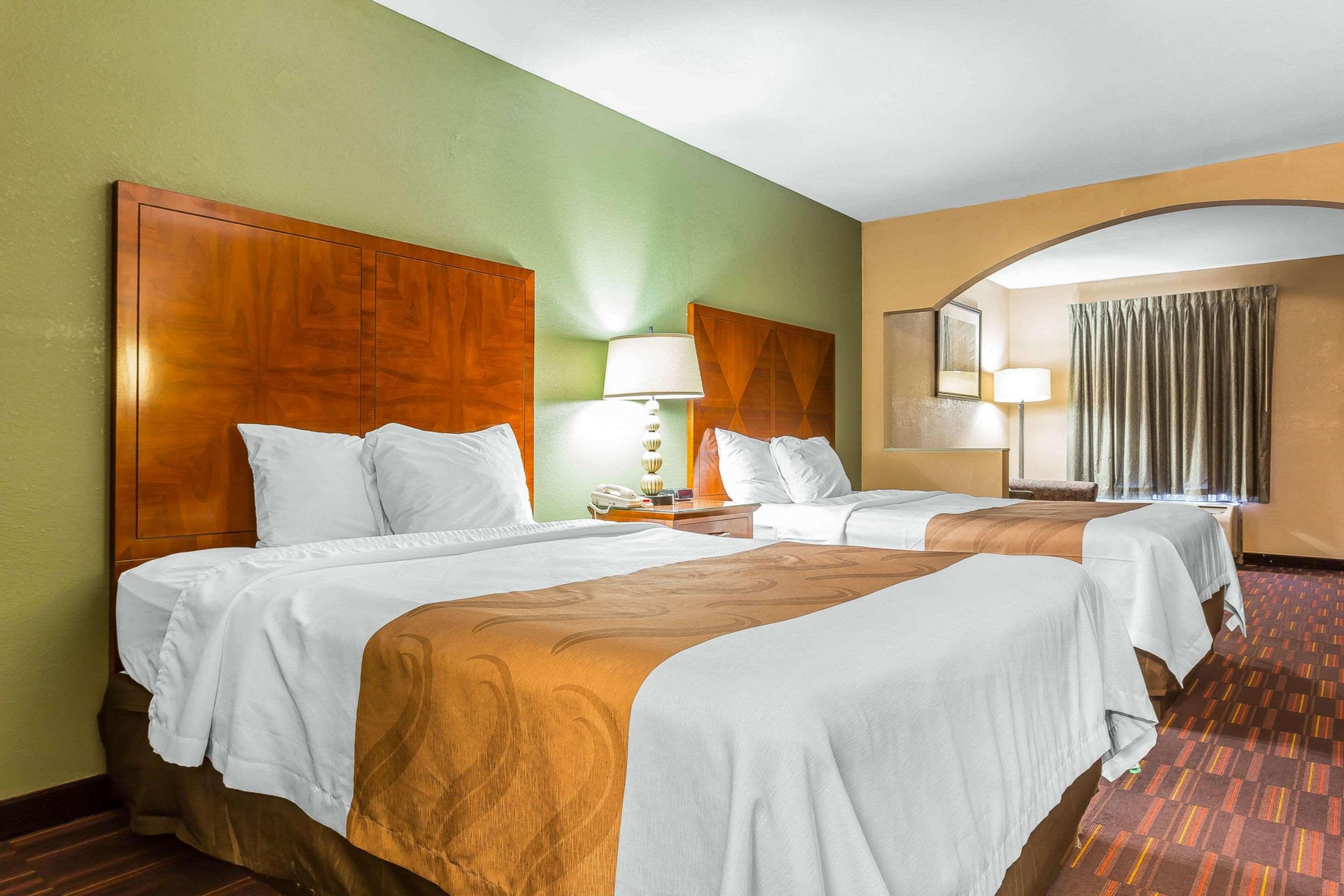 Quality Inn & Suites Near Robins Air Force Base Уорнър Робинс Екстериор снимка