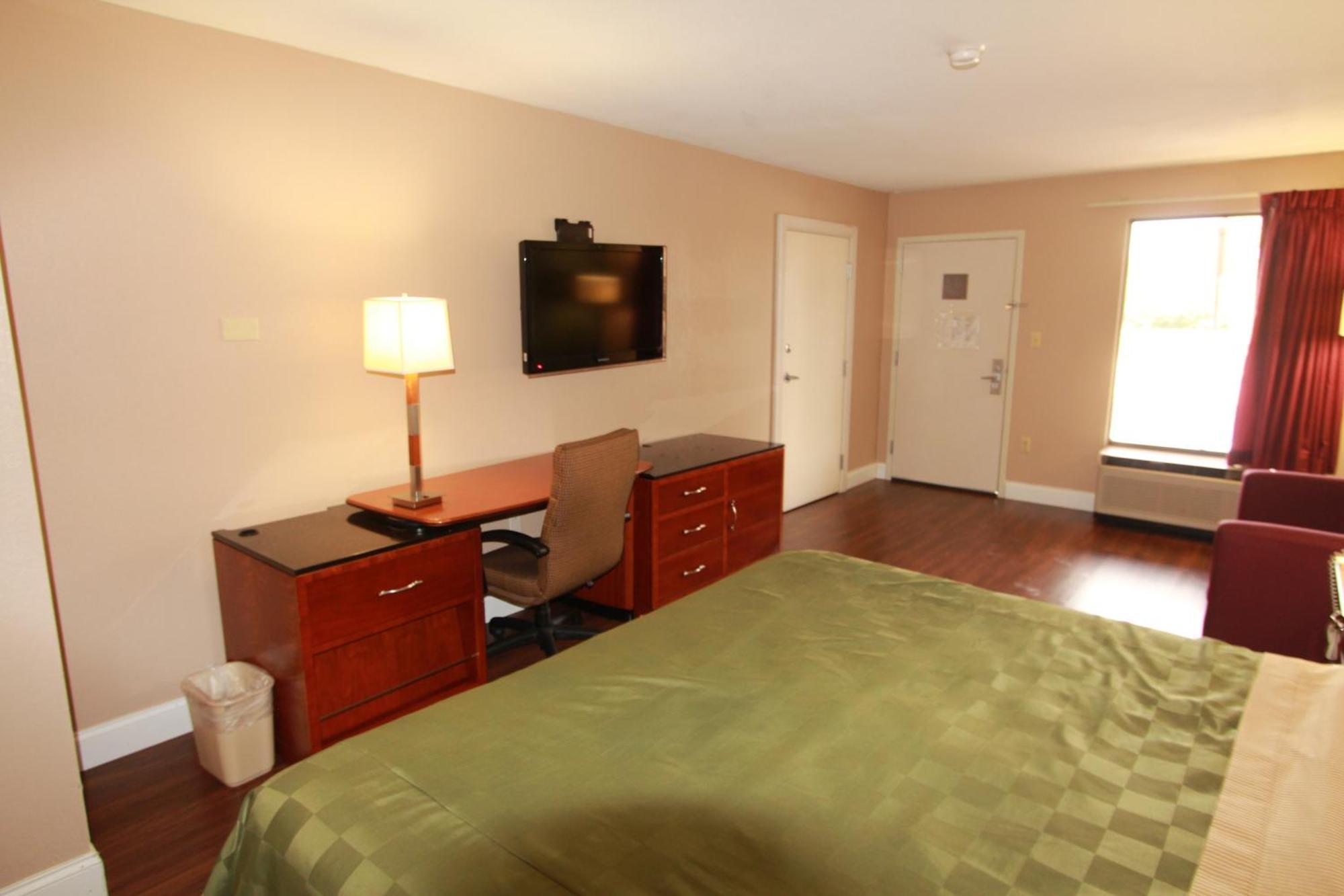Quality Inn & Suites Near Robins Air Force Base Уорнър Робинс Екстериор снимка