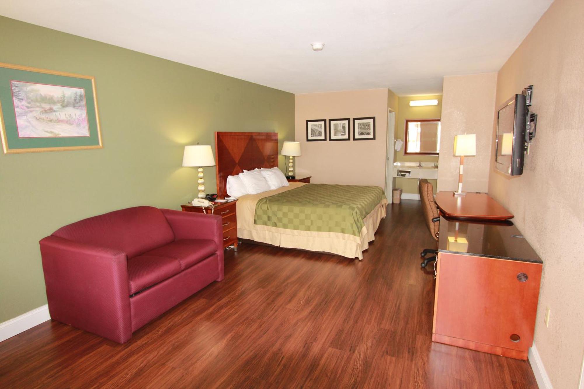 Quality Inn & Suites Near Robins Air Force Base Уорнър Робинс Екстериор снимка