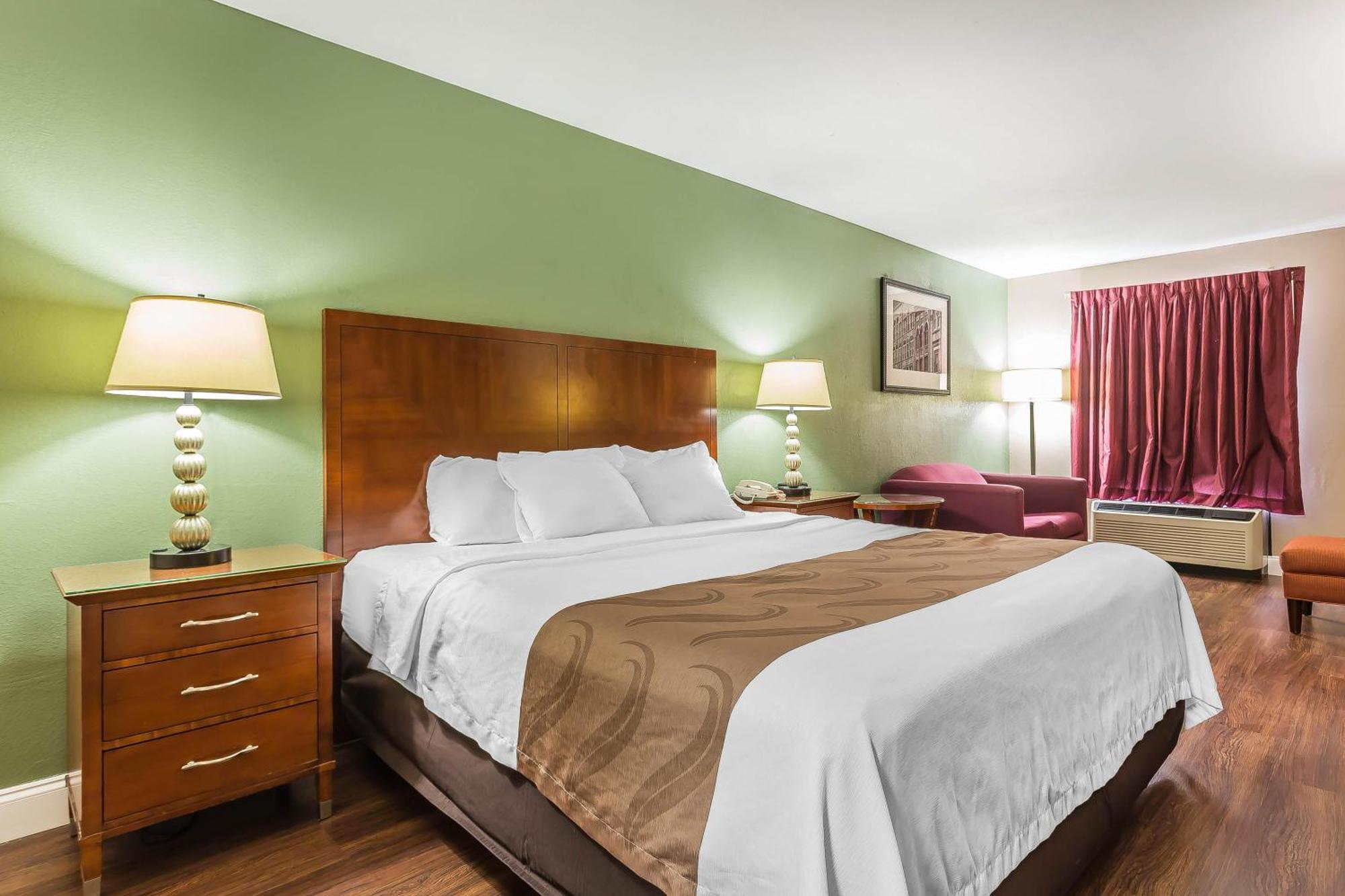 Quality Inn & Suites Near Robins Air Force Base Уорнър Робинс Екстериор снимка