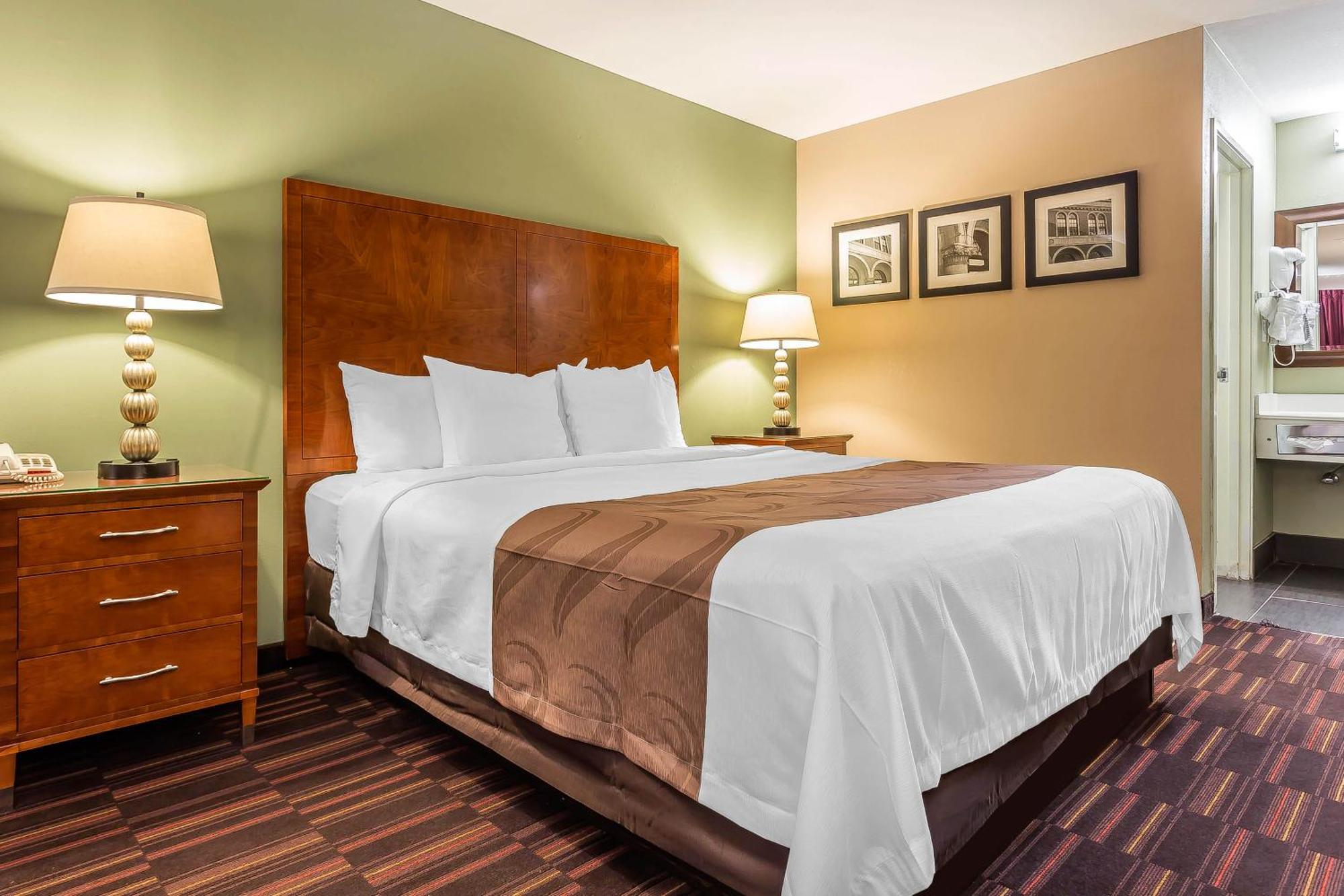 Quality Inn & Suites Near Robins Air Force Base Уорнър Робинс Екстериор снимка