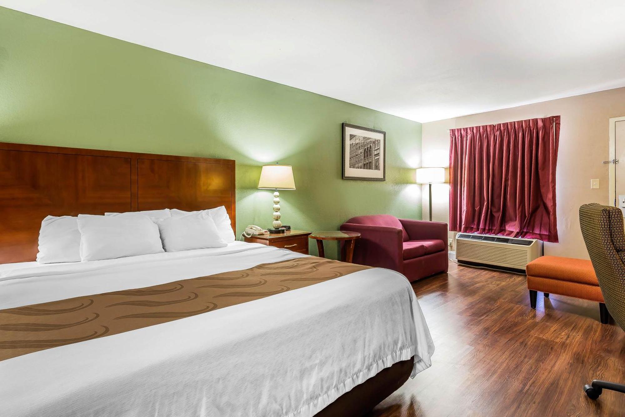 Quality Inn & Suites Near Robins Air Force Base Уорнър Робинс Екстериор снимка
