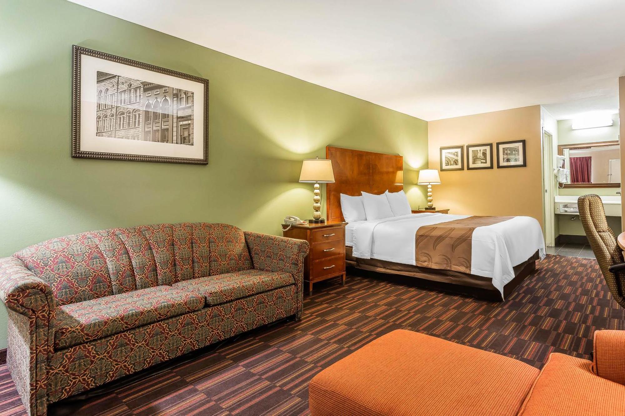 Quality Inn & Suites Near Robins Air Force Base Уорнър Робинс Екстериор снимка