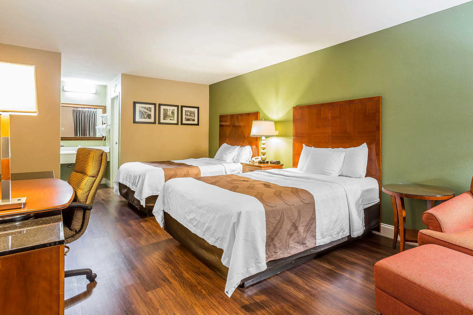 Quality Inn & Suites Near Robins Air Force Base Уорнър Робинс Стая снимка