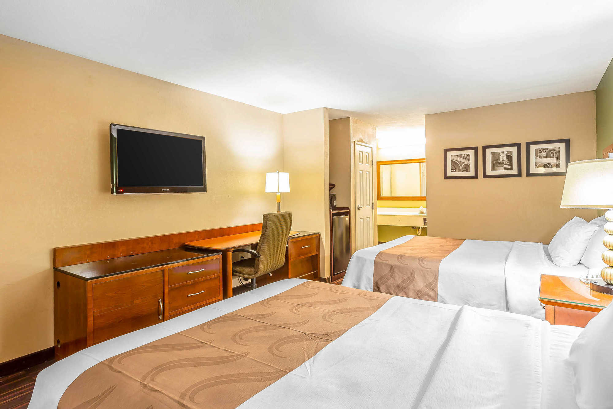Quality Inn & Suites Near Robins Air Force Base Уорнър Робинс Стая снимка