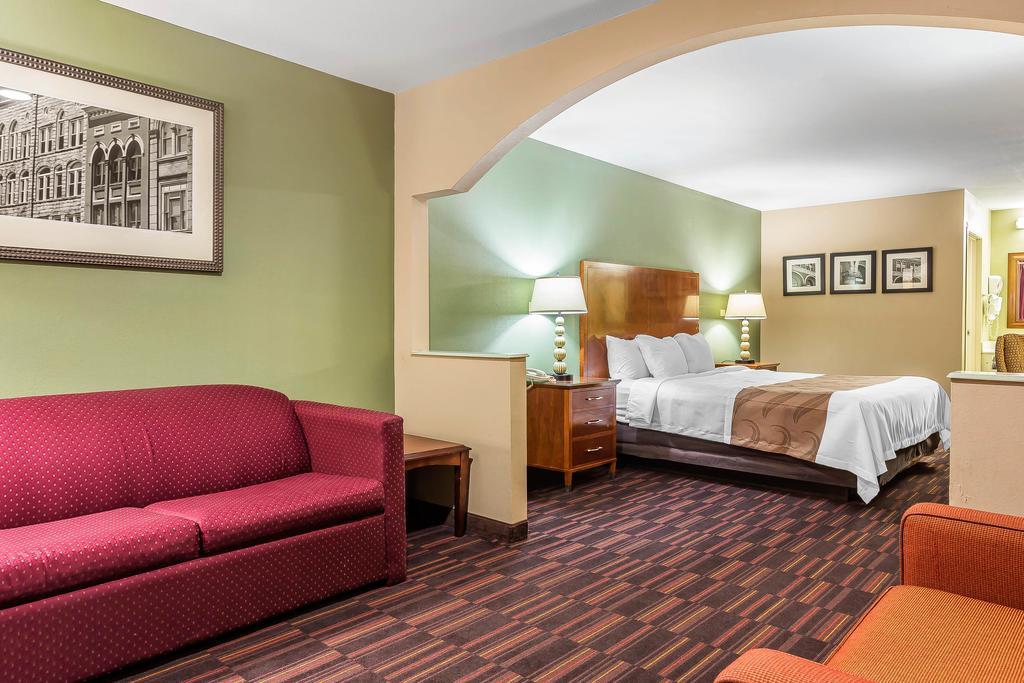 Quality Inn & Suites Near Robins Air Force Base Уорнър Робинс Екстериор снимка